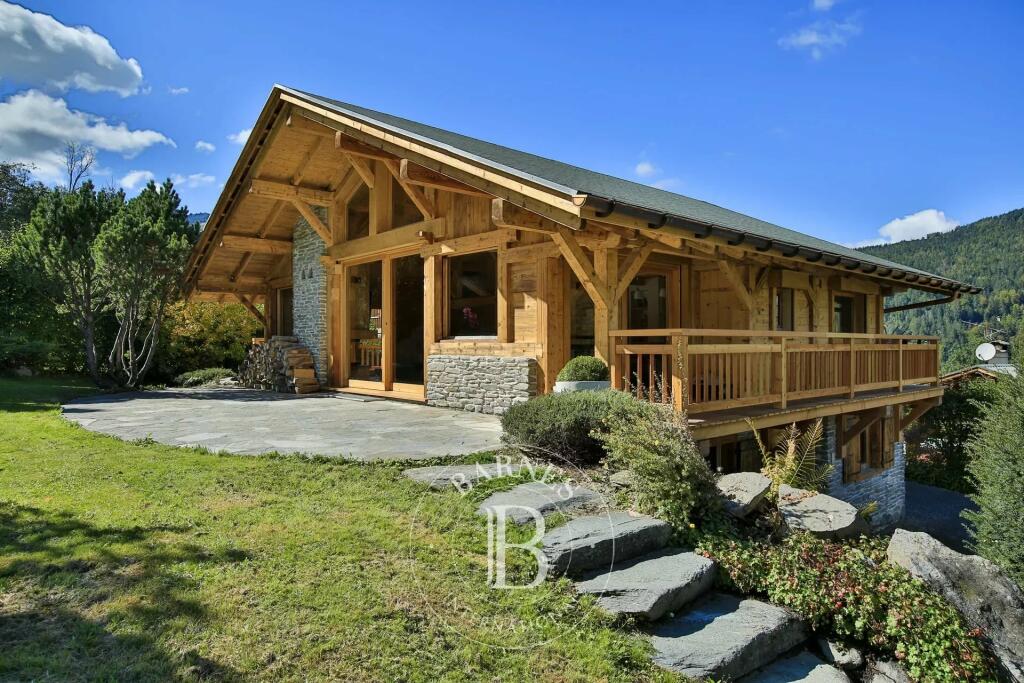 Chalet in Les Houches, 74310...