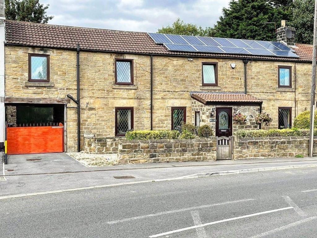 5 bedroom cottage for sale in Dearne Hall Road, Barugh Green, Barnsley