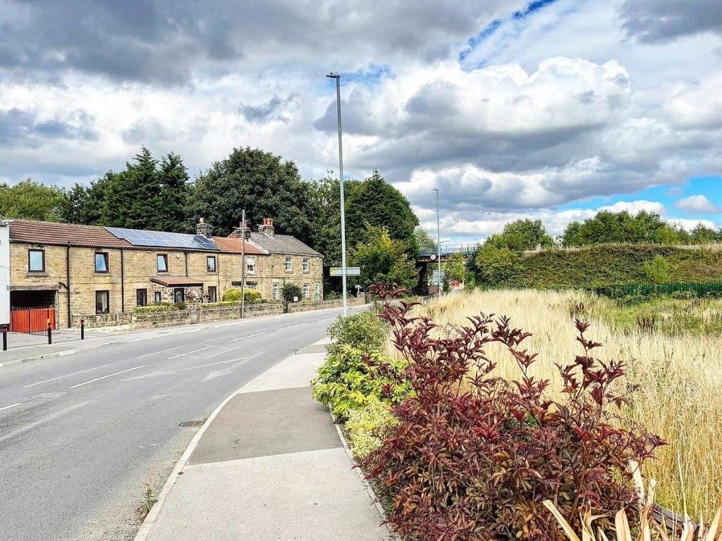 5 bedroom cottage for sale in Dearne Hall Road, Barugh Green, Barnsley