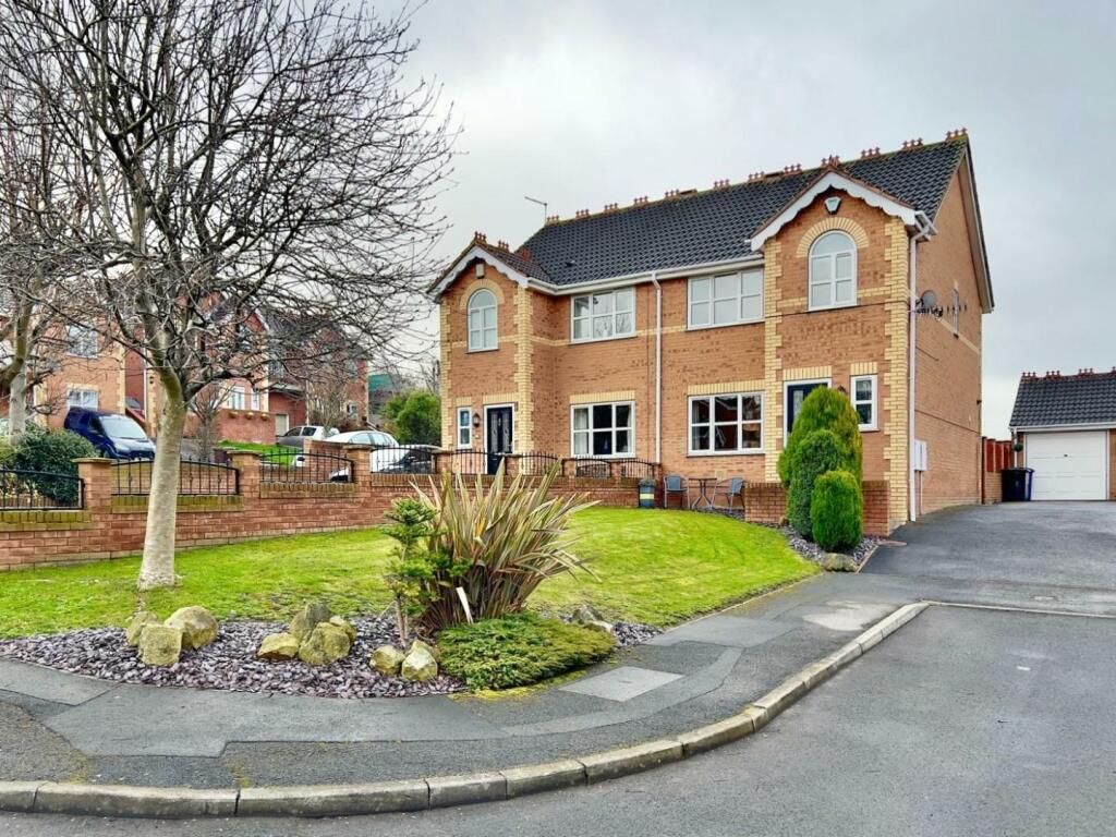 3 bedroom semidetached house for sale in Doveside Drive, Darfield