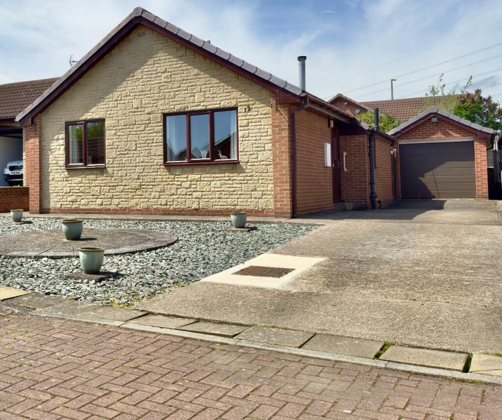 2 bedroom detached bungalow for sale in Elstead Close, Barugh Green
