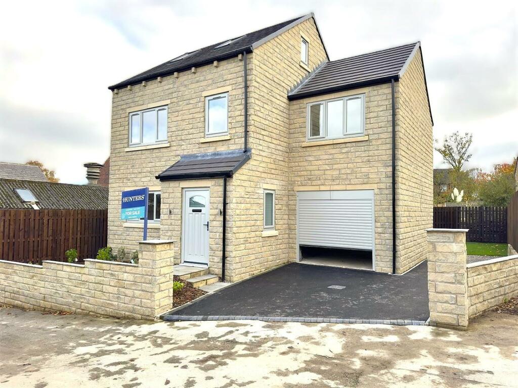 4 bedroom detached house for sale in Lidgett Lane, Skelmanthorpe, HD8