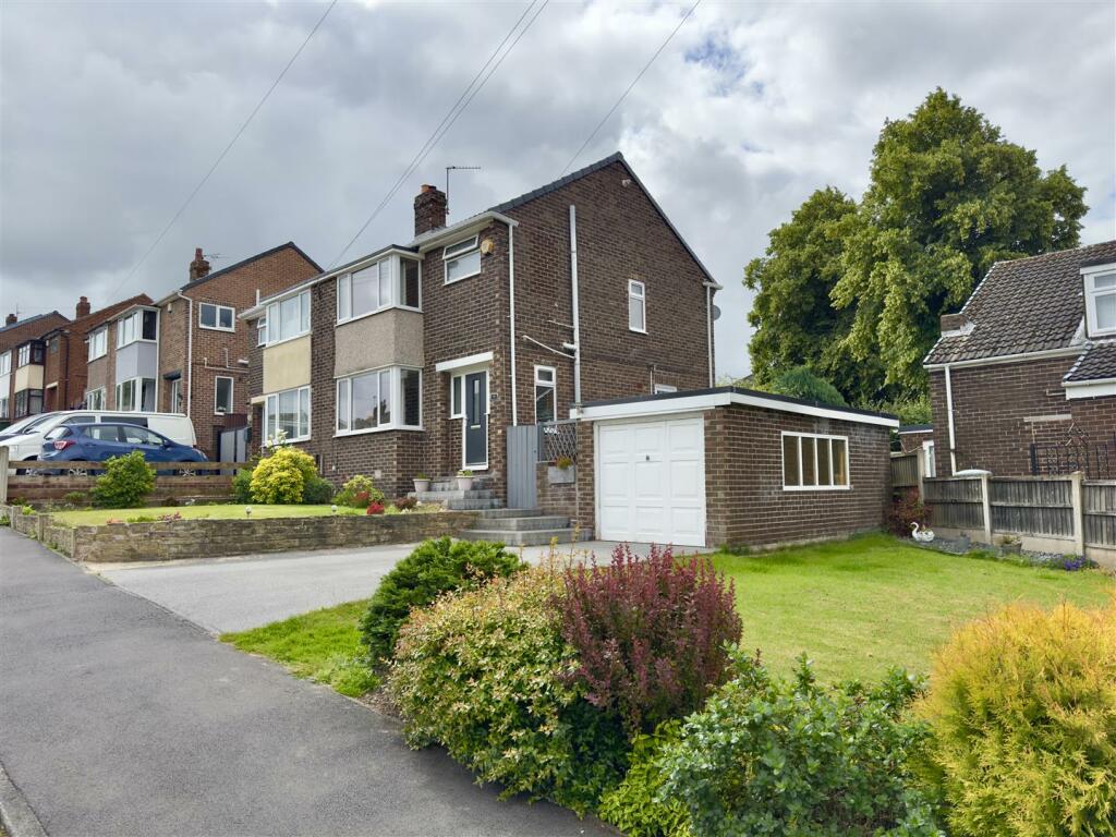 3 bedroom semidetached house for sale in Ashdene Avenue, Crofton