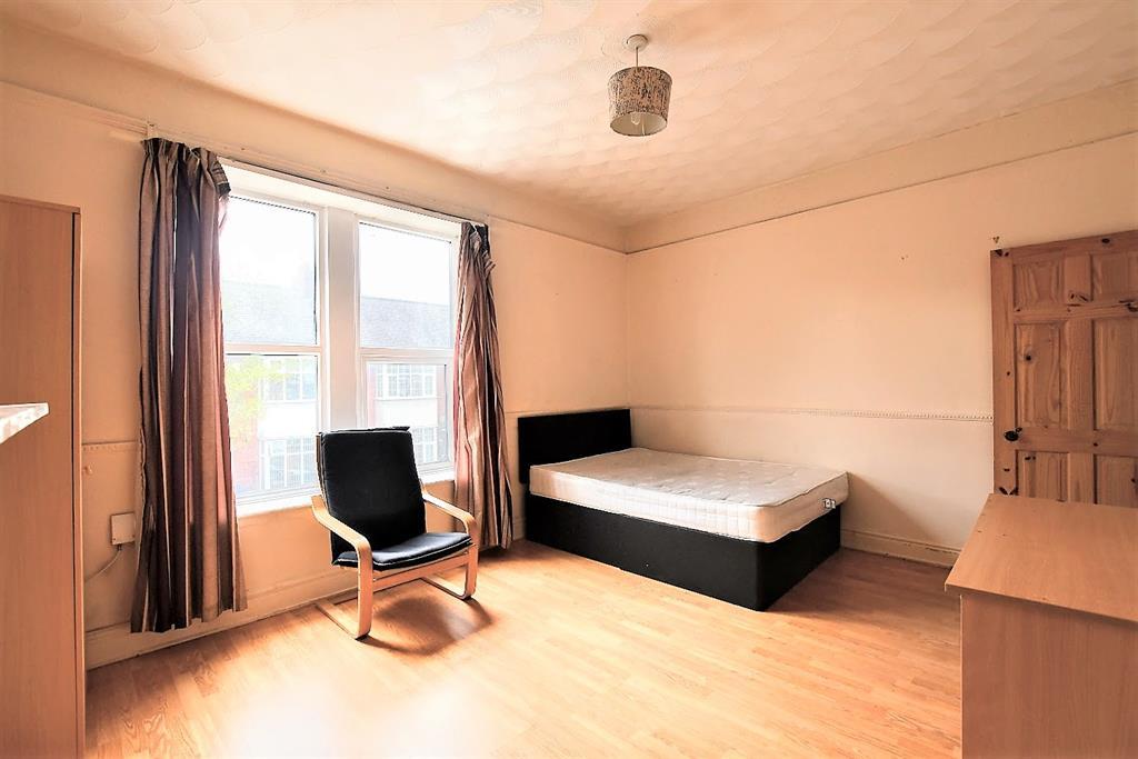 4 bedroom terraced house for sale in Longman Road, Barnsley, S70 2LD, S70