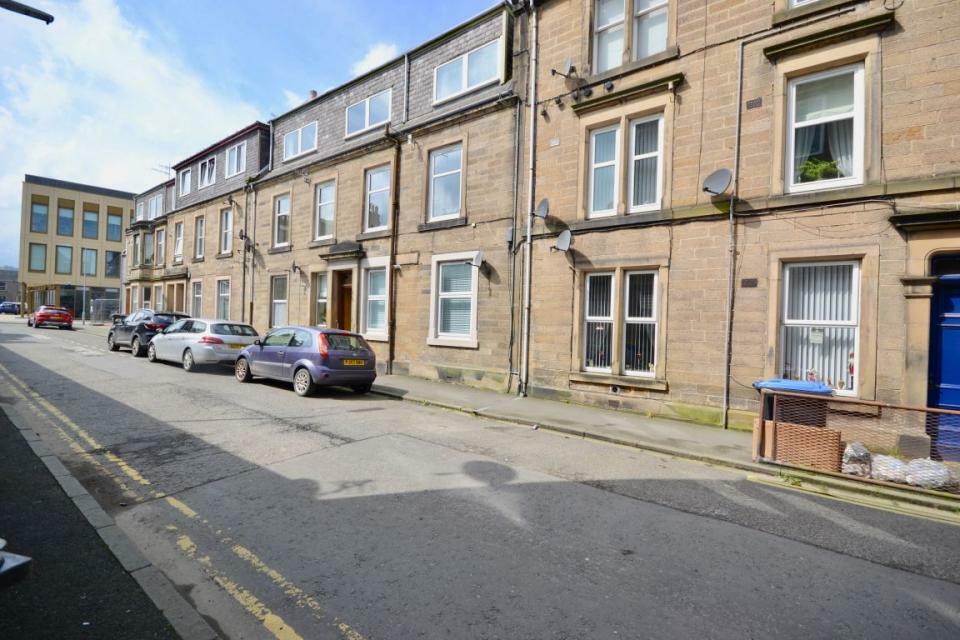 Main image of property: 18 Top, Oliver Crescent
Hawick, TD9 9BQ