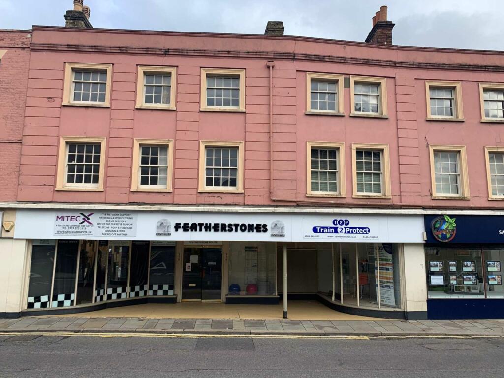 Commercial property for rent in High Street, Rochester, ME1