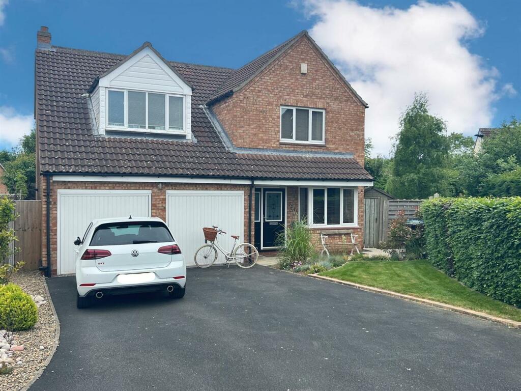4 bedroom detached house for sale in Curlew Drive, Crossgates