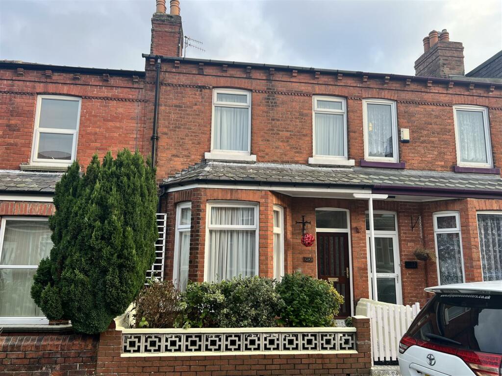 2 bedroom terraced house for sale in Beechville Avenue, Scarborough, YO12