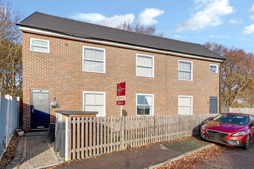 2 bedroom for sale in Barncroft Road, Loughton, IG10