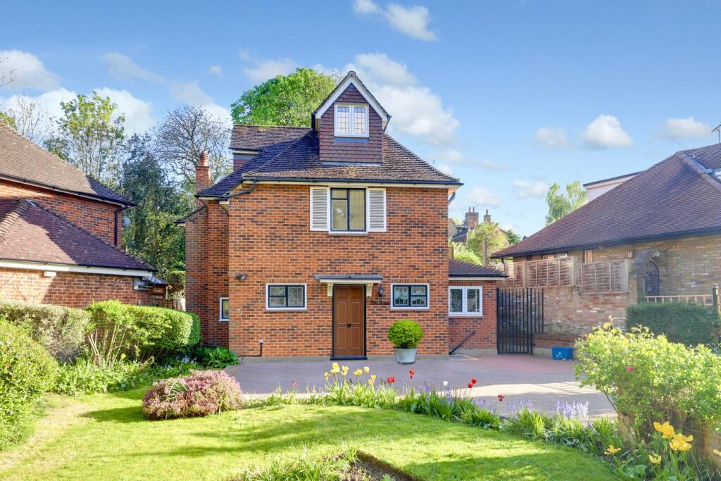 4 bedroom detached house for sale in Debden Lane, Loughton, IG10
