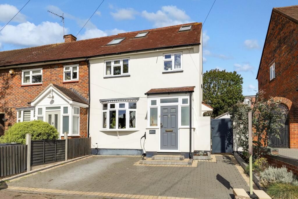 4 bedroom end of terrace house for sale in Colson Gardens, Loughton, IG10
