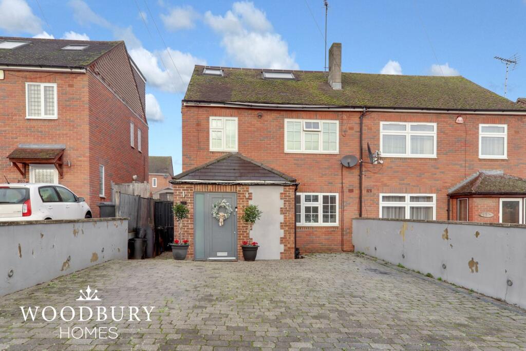 Main image of property: The Broadway, Loughton, IG10