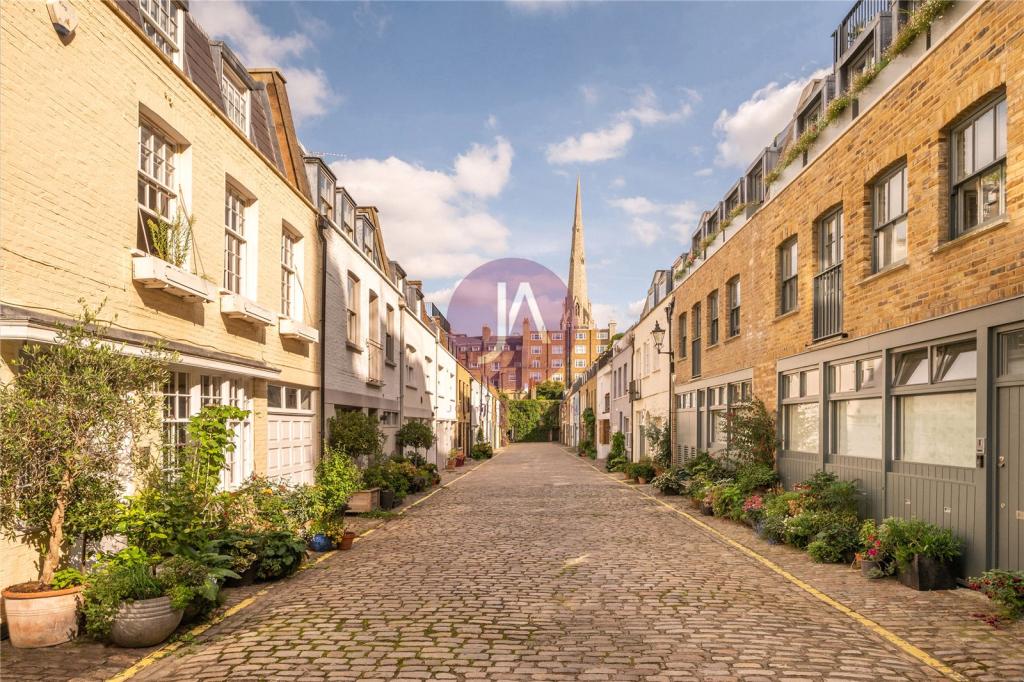4 bedroom mews property for sale in Leinster Mews, Bayswater, London, W2