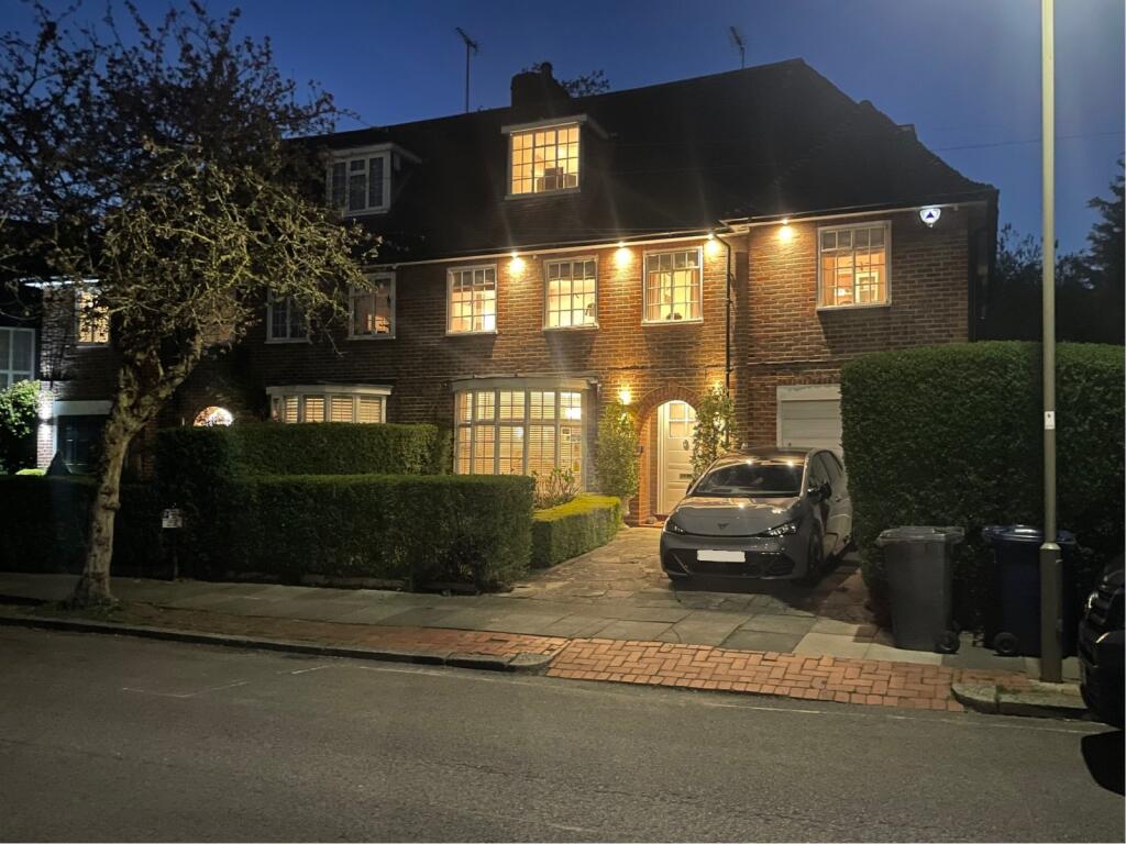 Main image of property: Vivian Way, Hampstead Garden Suburb, London, N2