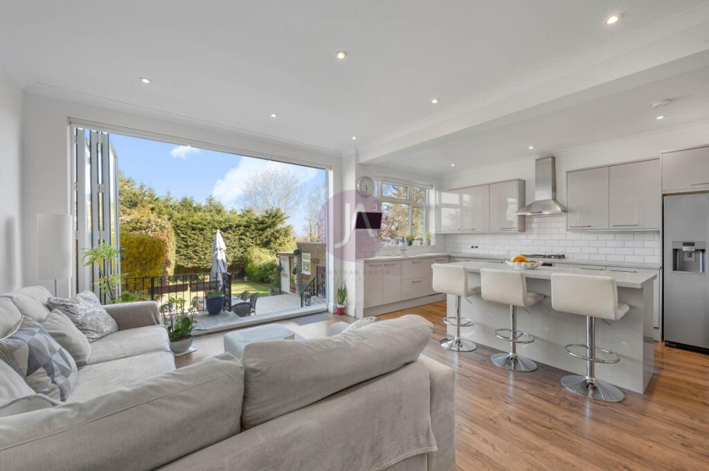Main image of property: The Orchard, Winchmore Hill, Enfield, N21