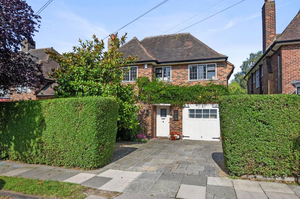 Main image of property: Greenhalgh Walk, Hampstead Garden Suburb, London, N2
