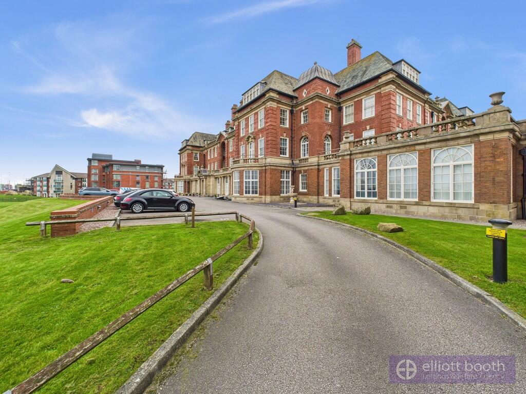 Main image of property: Admiral Point, 19 Queens Promenade