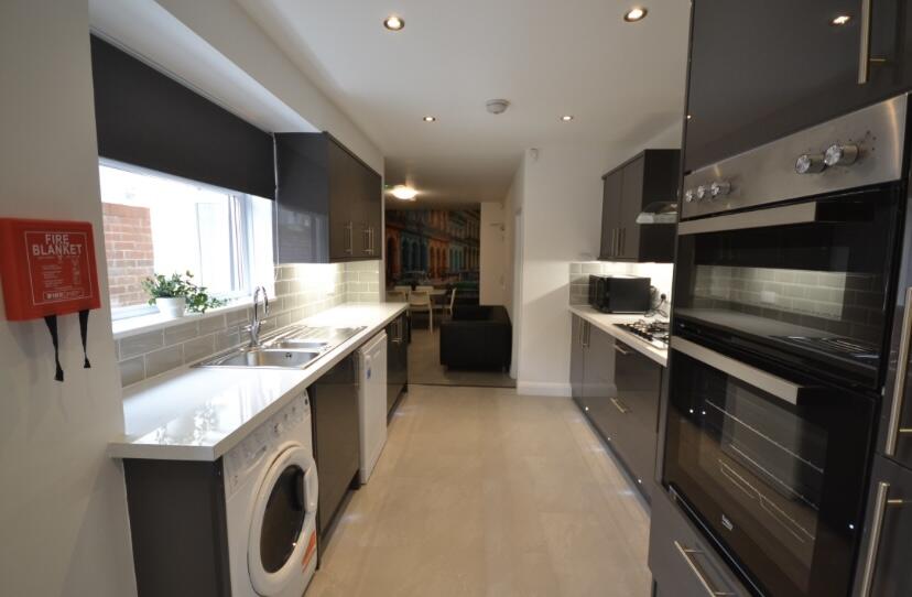 Main image of property: Cranmer Grove  NG3 - 6 Bedroom modern student property
