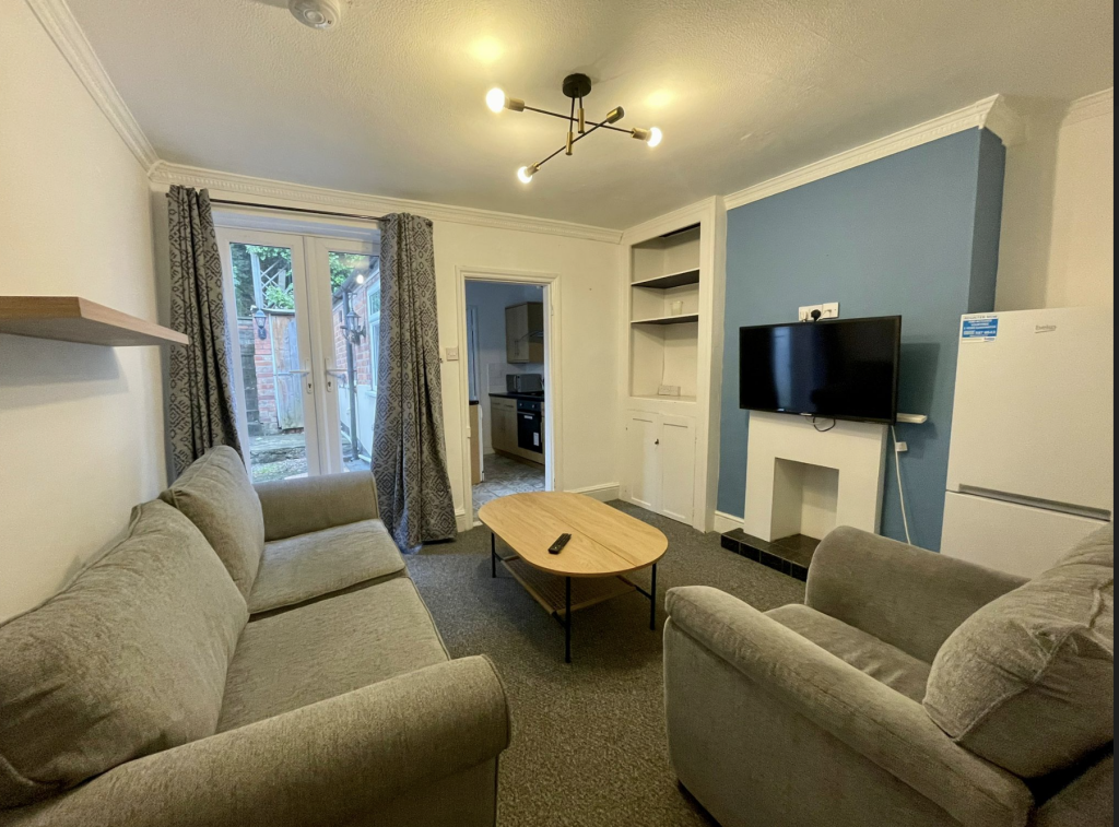 Main image of property: 3 Bed Student House // West End | Aug 2026