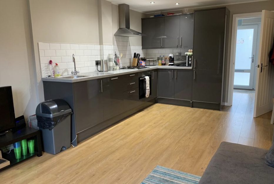 Main image of property: Luxury 4 Bed House // Private Parking //Aug 2026