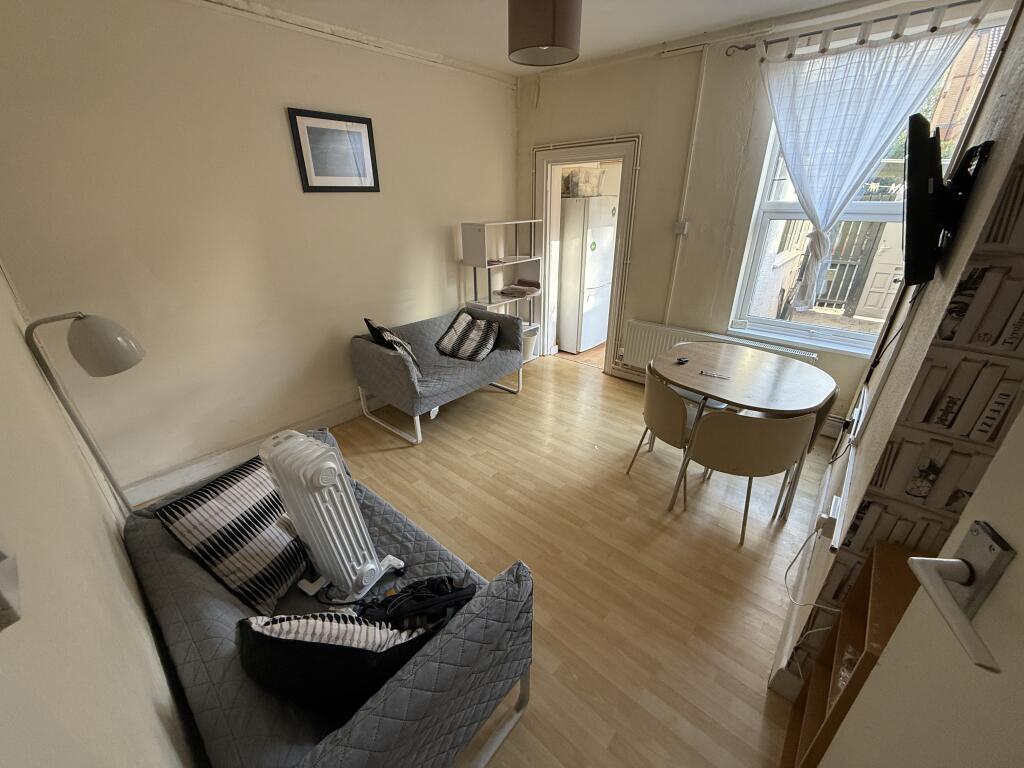 Main image of property: Claude St // 4 Bed Student House // 2 Bath - NG7 2LA