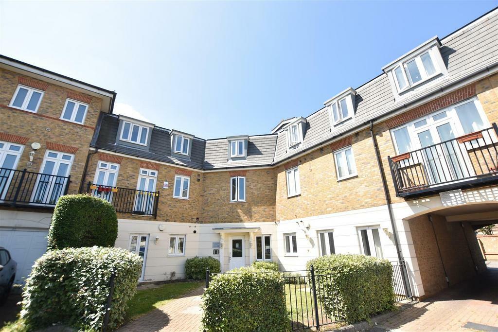 2 bedroom flat for sale in Isleworth, TW7