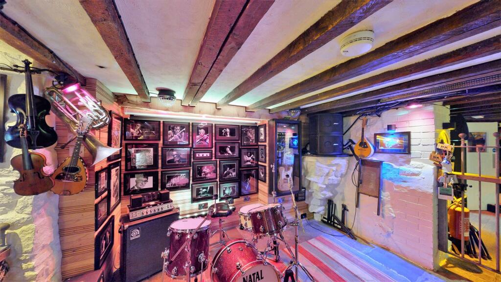 Additional property image - McCullough's Music Tavern & Burnulfsuuic Restaurant. Barnoldswick
