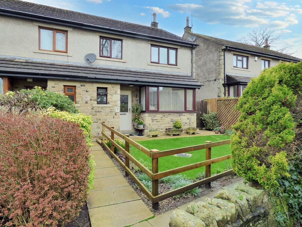3 bedroom semidetached house for sale in Brackenley Close, Embsay