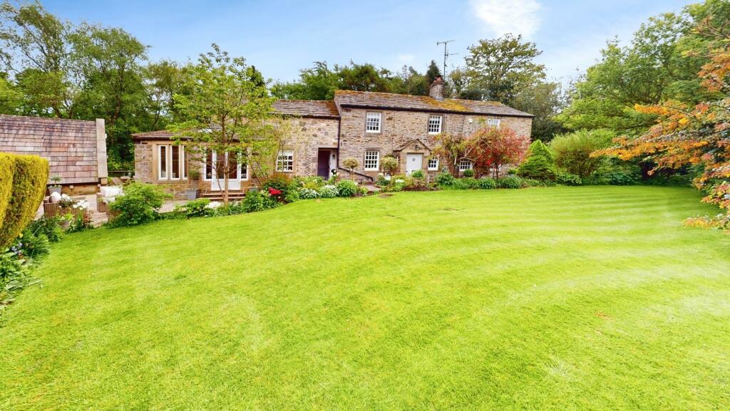 4 bedroom detached house for sale in Fern Cottage, Draughton, Skipton, BD23
