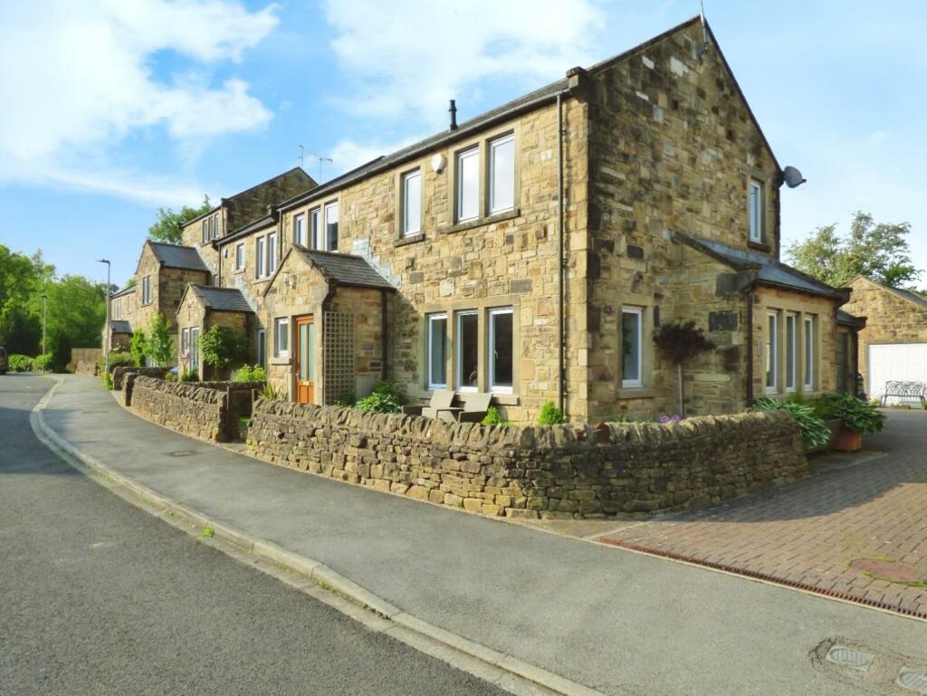 3 bedroom semidetached house for sale in Newton Way, Hellifield