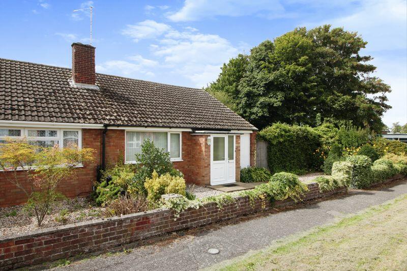 2 bedroom bungalow for sale in Greenfields, Longsands, St.Neots, PE19
