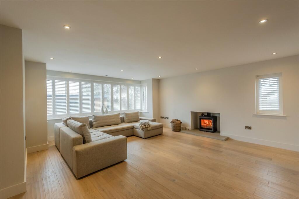 4 bedroom detached house for sale in Whitehall Road, Wyke, Bradford, BD12