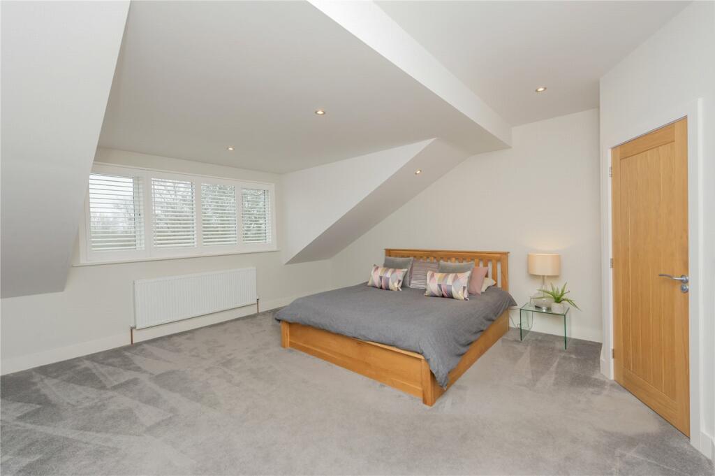 4 bedroom detached house for sale in Whitehall Road, Wyke, Bradford, BD12