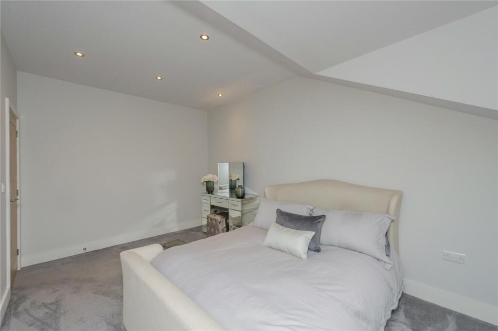 4 bedroom detached house for sale in Whitehall Road, Wyke, Bradford, BD12