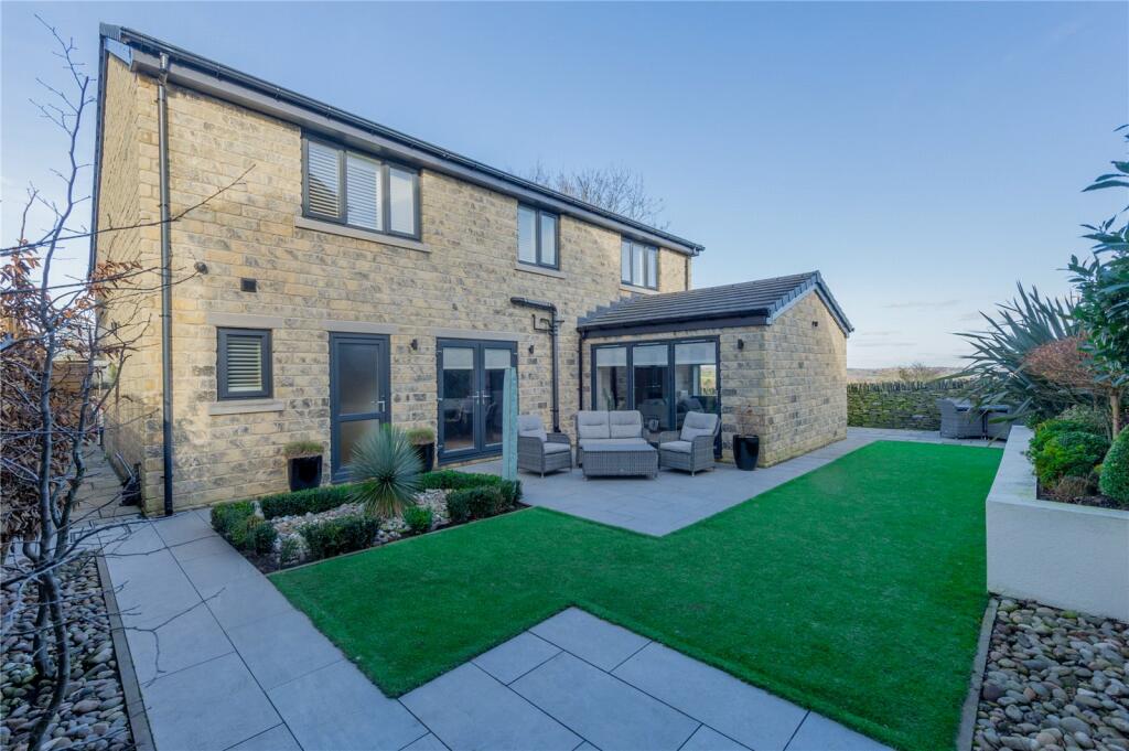 4 bedroom detached house for sale in Whitehall Road, Wyke, Bradford, BD12