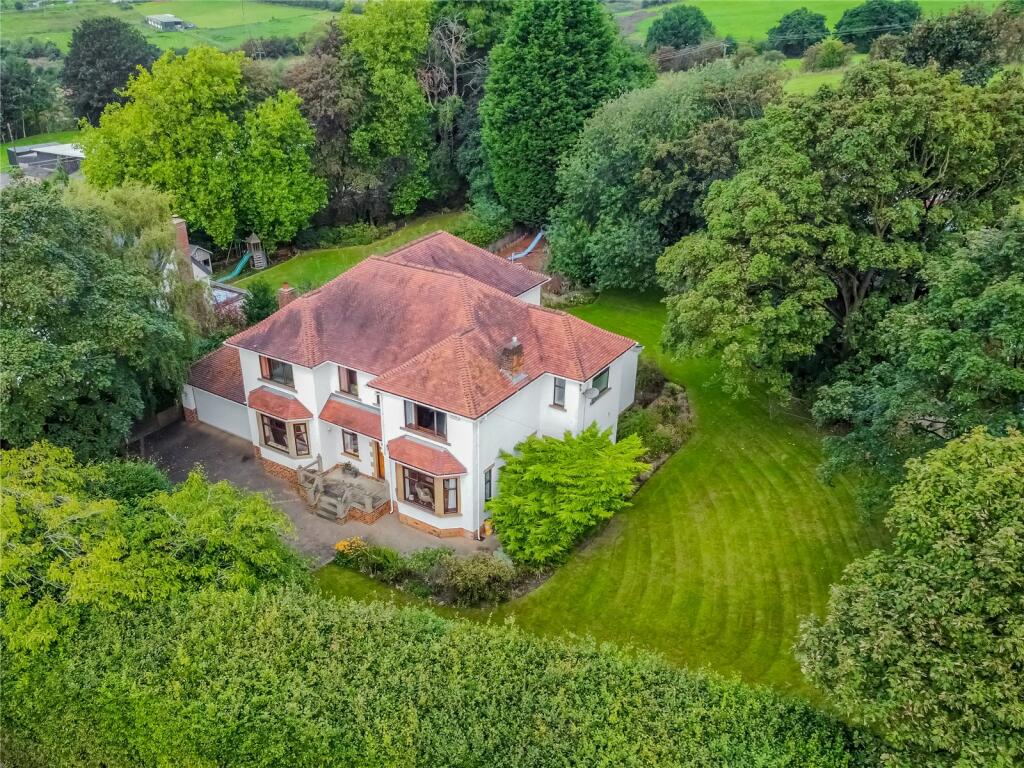 4 bedroom detached house for sale in Cliffe Lane, Gomersal, Cleckheaton