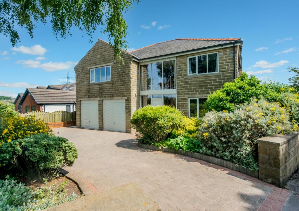 5 bedroom detached house for sale in Latham Lane, Gomersal, Cleckheaton