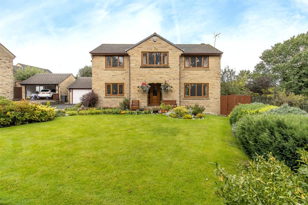 4 bedroom detached house for sale in Carriage Drive, Gomersal