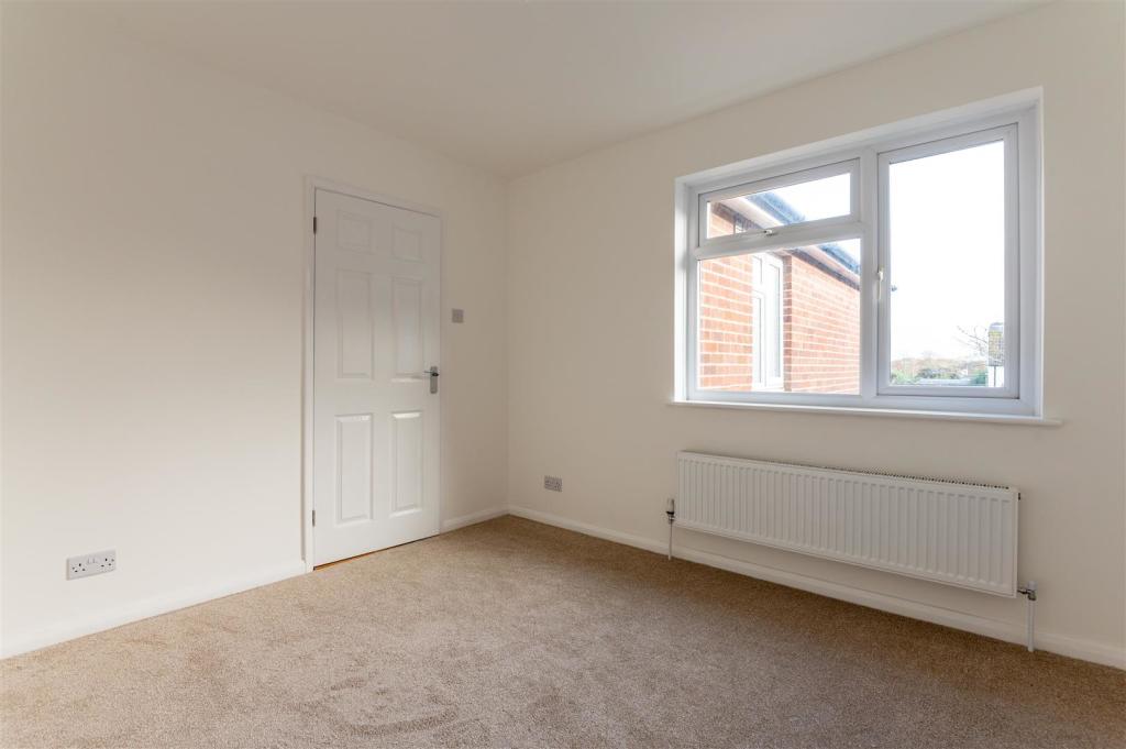 3 bedroom flat for sale in Elm Grove, Hayling Island, PO11