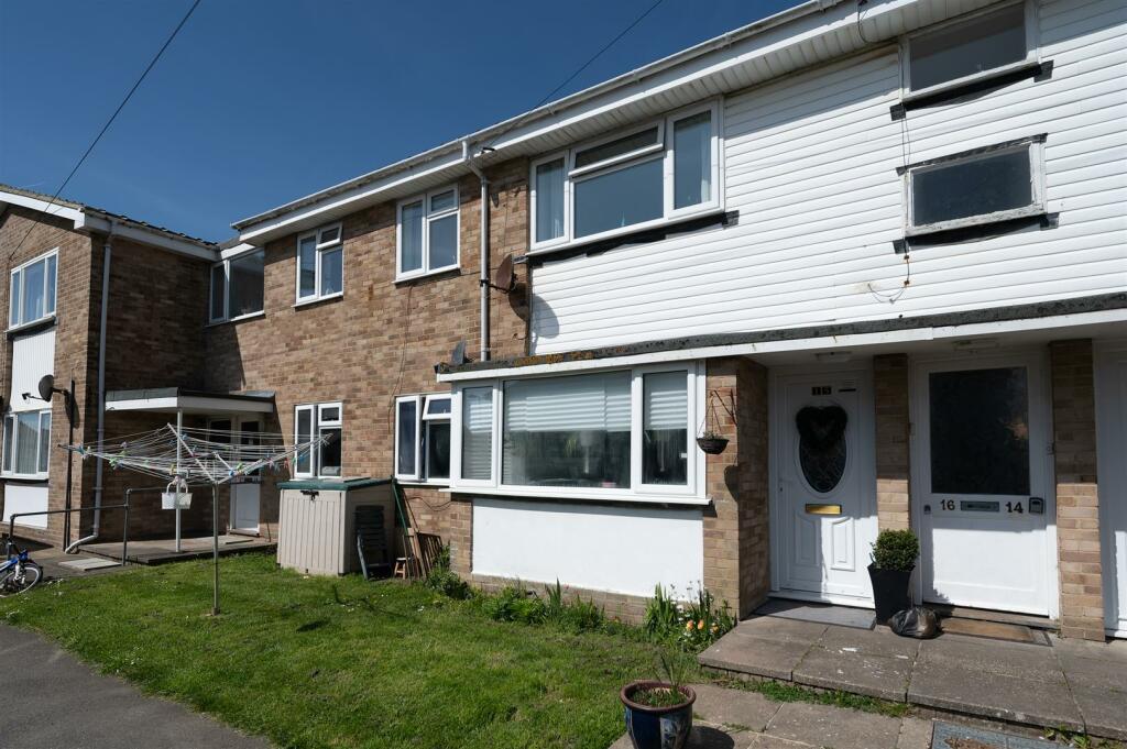 3 bedroom flat for sale in Winsor Close, Hayling Island, PO11