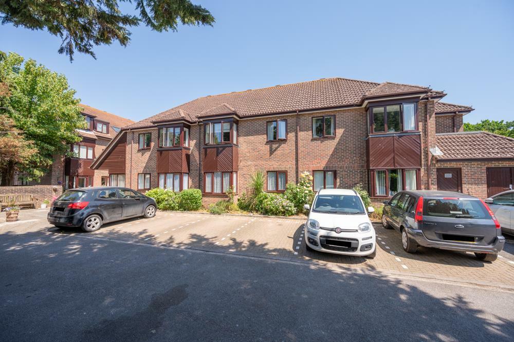 1 bedroom flat for sale in Staunton Avenue, Hayling Island, PO11