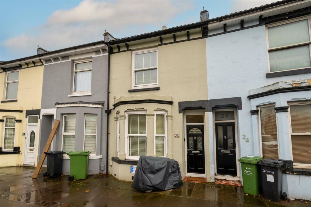 3 bedroom terraced house for sale in Velder Avenue, Southsea, PO4