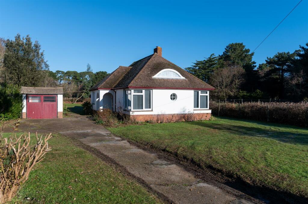 3 bedroom bungalow for sale in Selsmore Road, Hayling Island, PO11