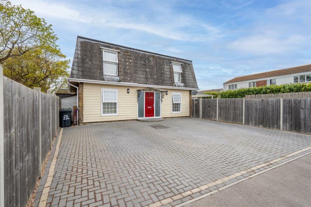 4 bedroom detached house for sale in St. Hermans Road, Hayling Island, PO11