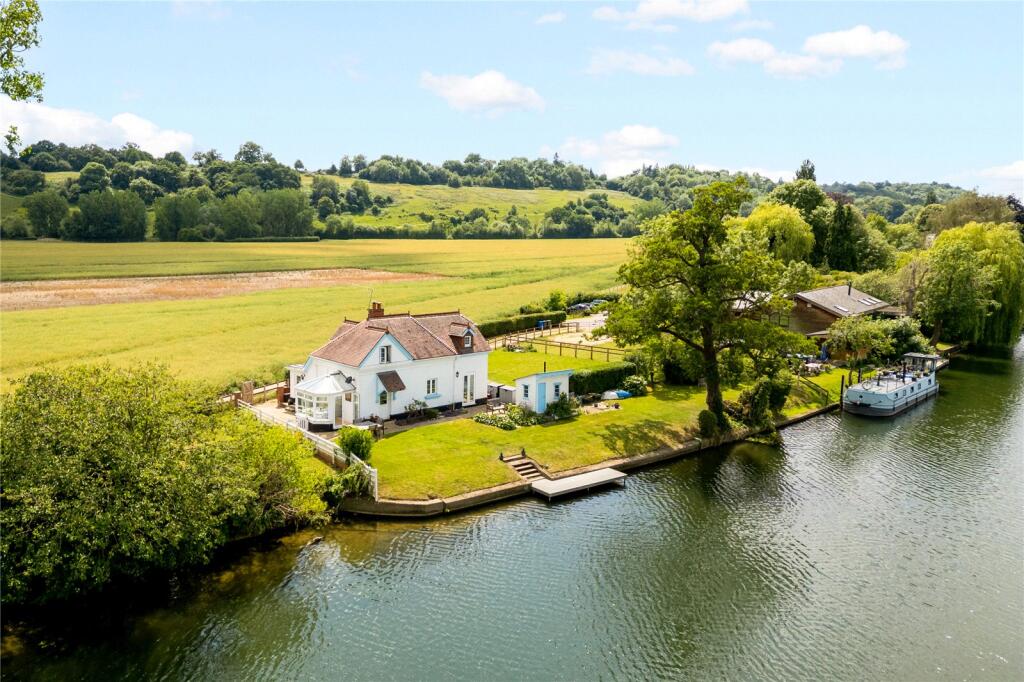 Main image of property: Spade Oak Reach, Cookham, Berkshire, SL6