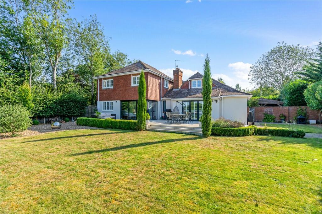 4 bedroom detached house for rent in Fern Lane, Marlow, Buckinghamshire