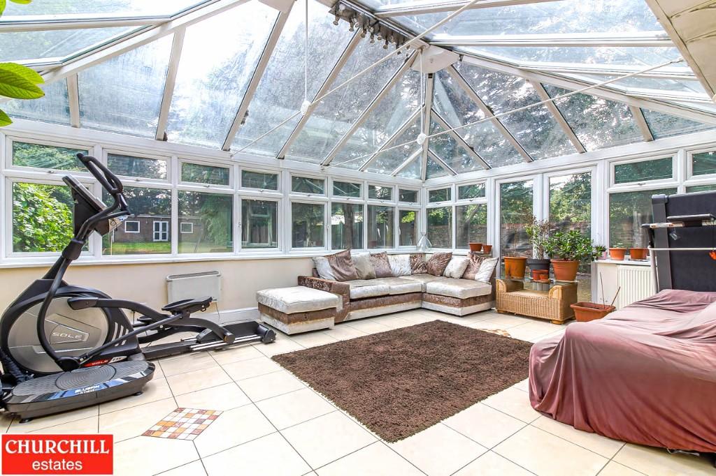 14 bedroom detached house for sale in Northumberland Avenue, Aldersbrook, E12