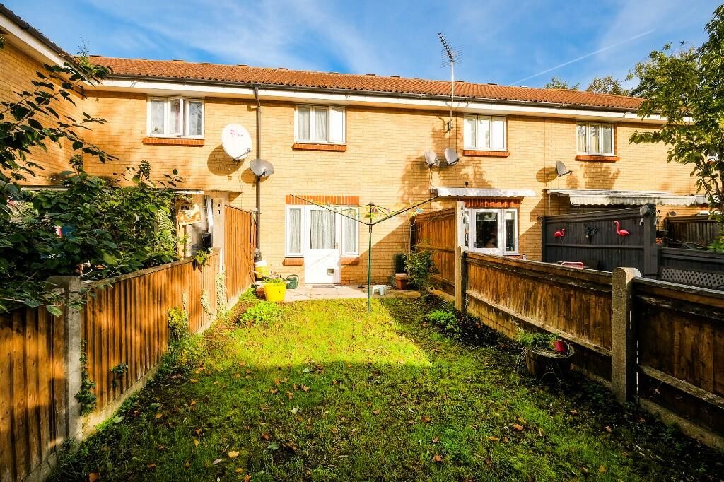 2 bedroom terraced house for sale in Florence Elson Close Manor