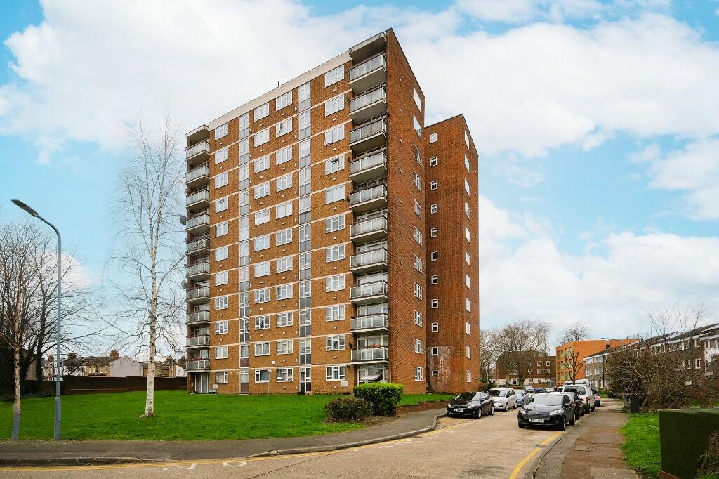 Studio flat for sale in Gardner Close, Wanstead, E11