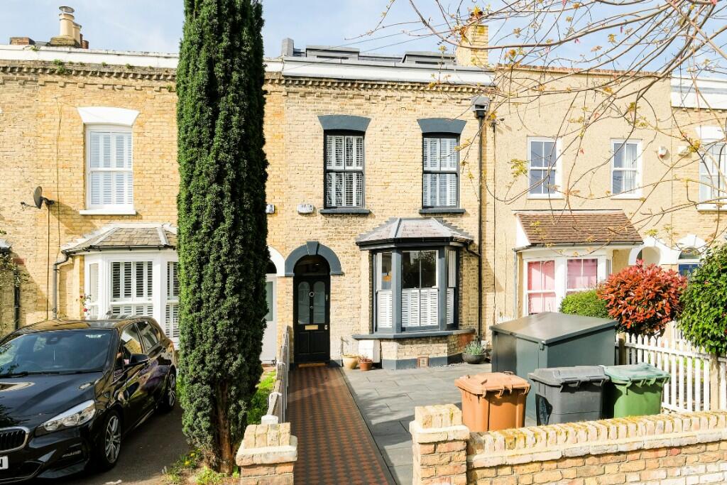4 bedroom terraced house for sale in Lytton Road, Leytonstone , E11